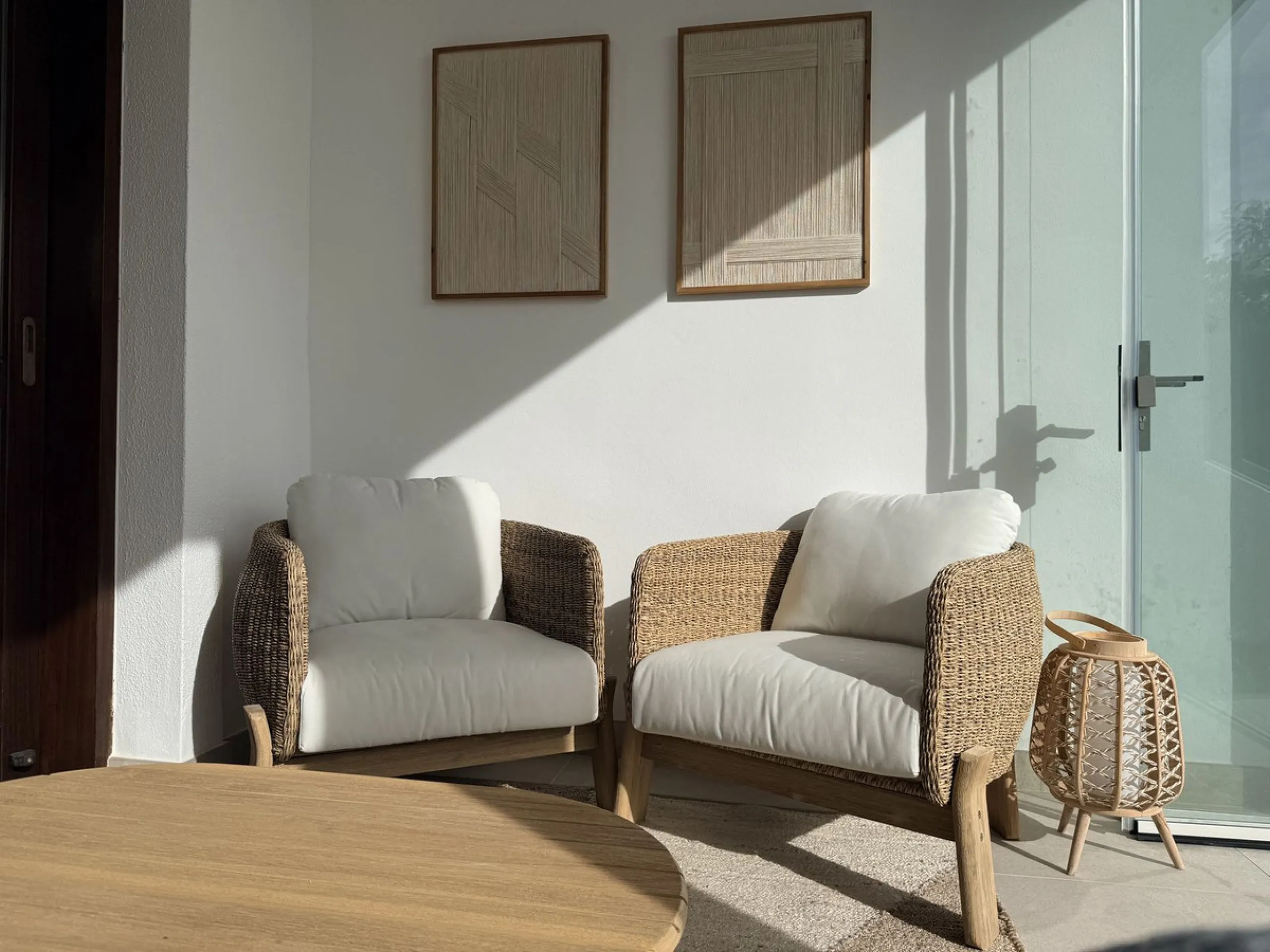 Exquisitely Reformed Townhouse in Montevideo Hills – Where Contemporary Design Meets Mediterranean Lifestyle