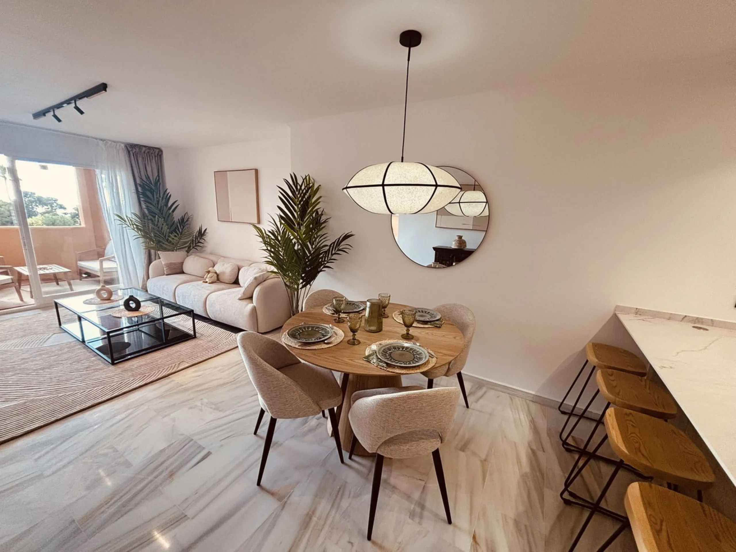 Stunning Renovated Apartment with Sea and Pool Views – Calahonda
