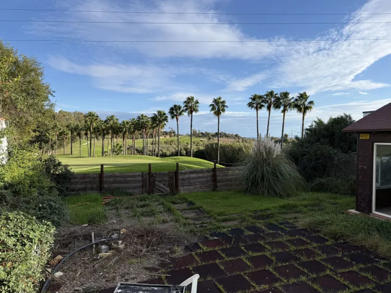 A rare opportunity to acquire a frontline golf villa on a generous plot of 738m2 in the highly sought-after area of Estepona Golf, offering outstanding potential for renovation, extension, and value uplift.
