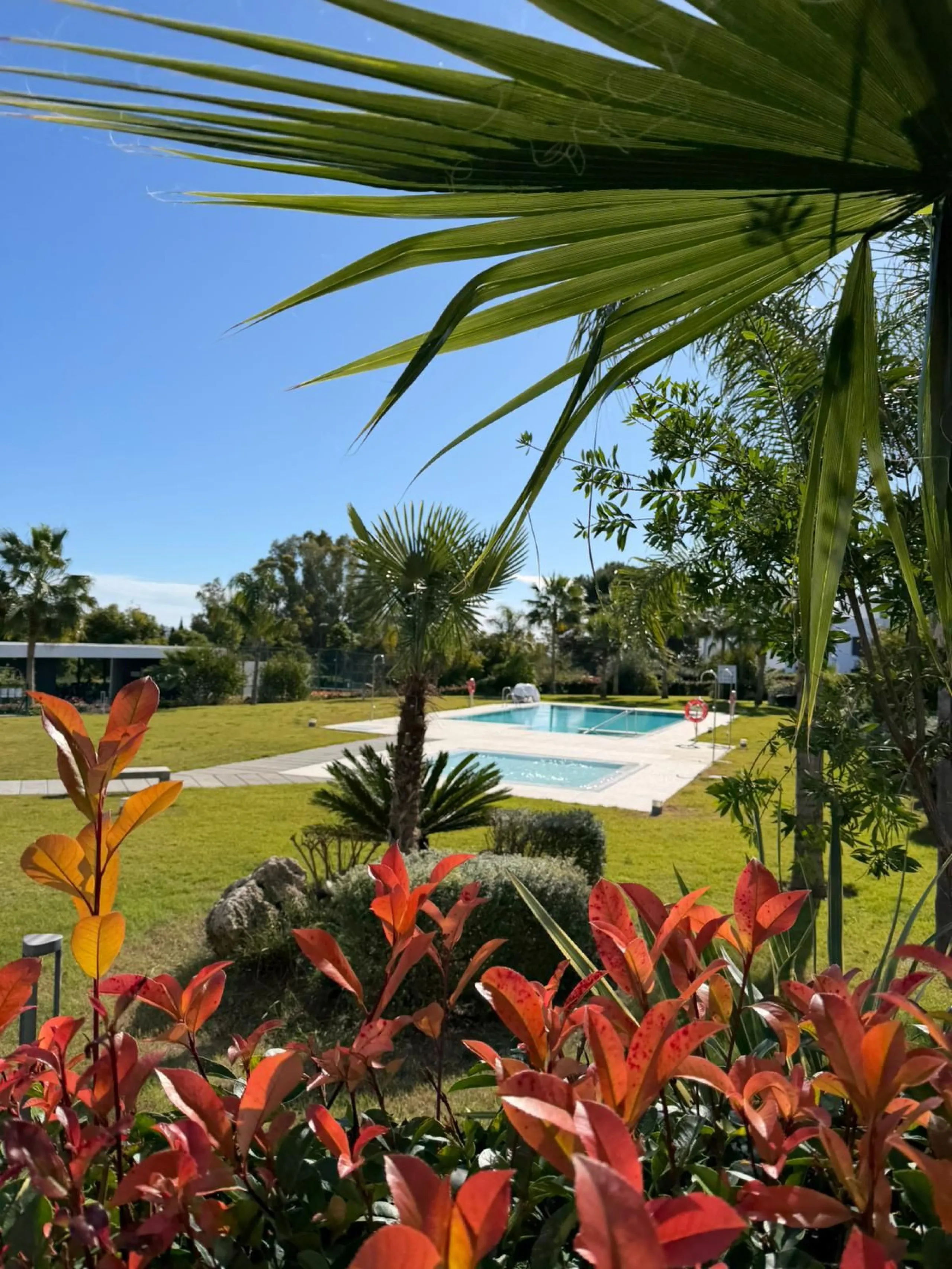 Would you like to live in a place surrounded by amenities, with beautiful views and without worrying about anything because you will always be taken care of?