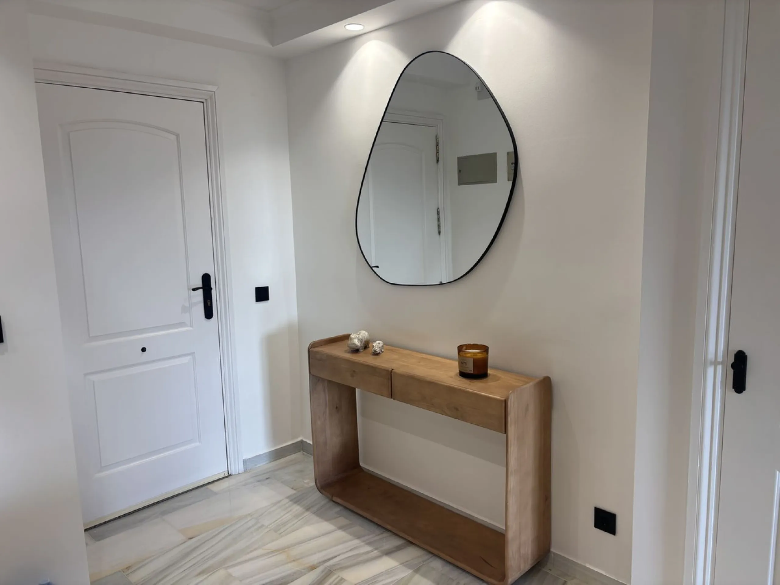 Stunning Renovated Apartment with Sea and Pool Views – Calahonda