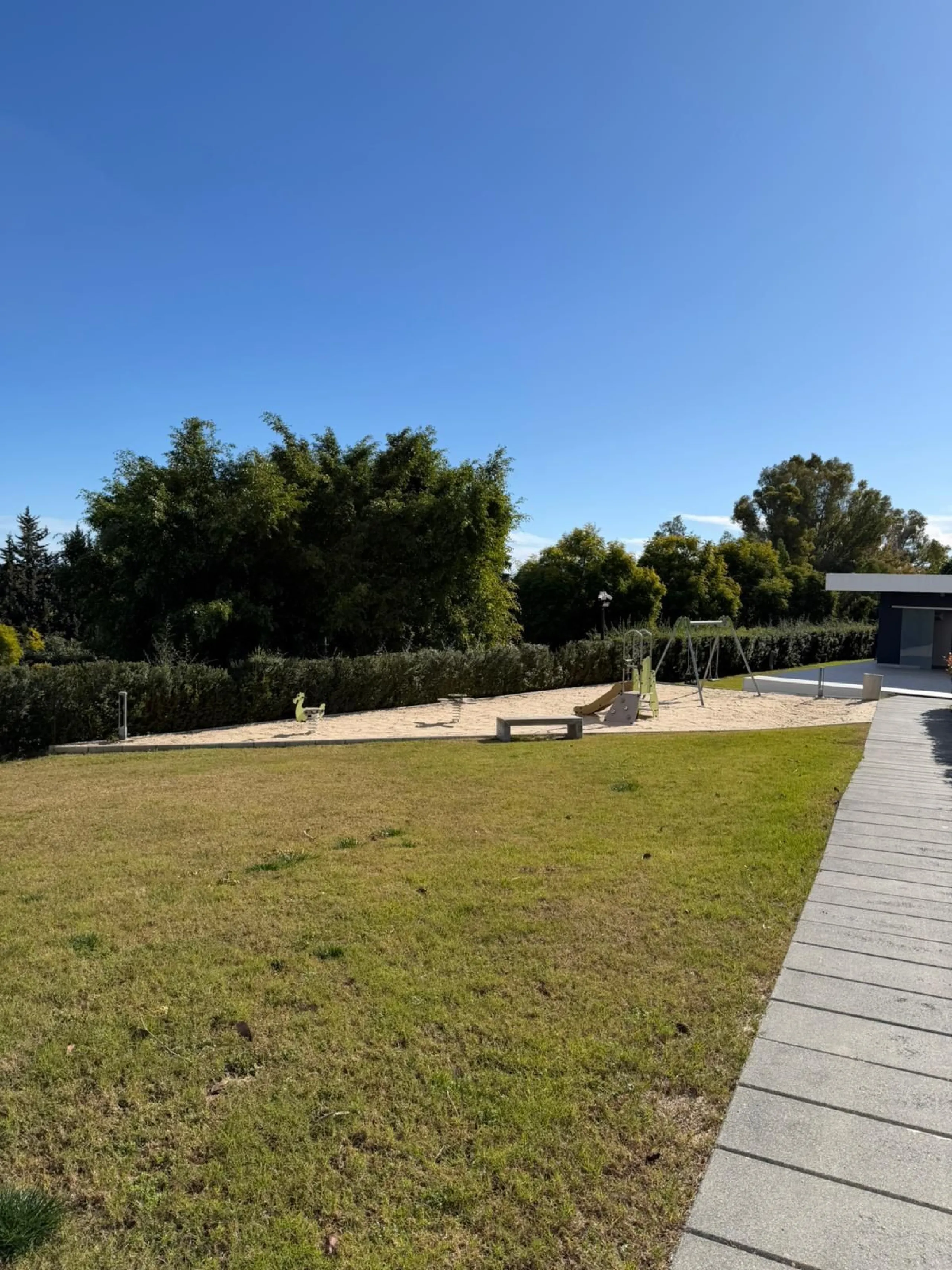 Would you like to live in a place surrounded by amenities, with beautiful views and without worrying about anything because you will always be taken care of?