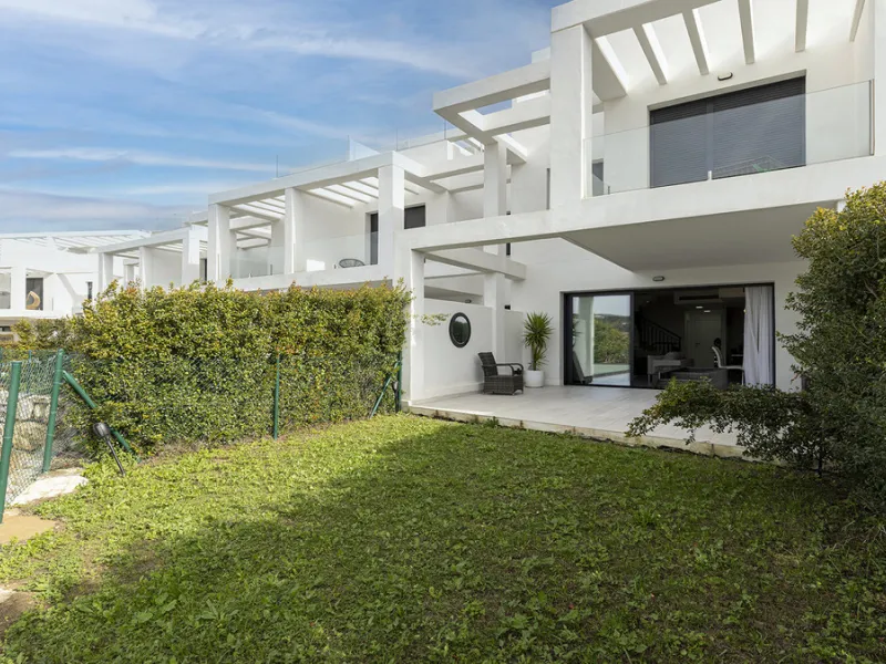 This stylish three bedroom townhouse is set within the popular Golden View I development, an elevated residential community known for its open sea views that stretch all the way to Gibraltar and the coast of Morocco. Thanks to its southwest facing orienta