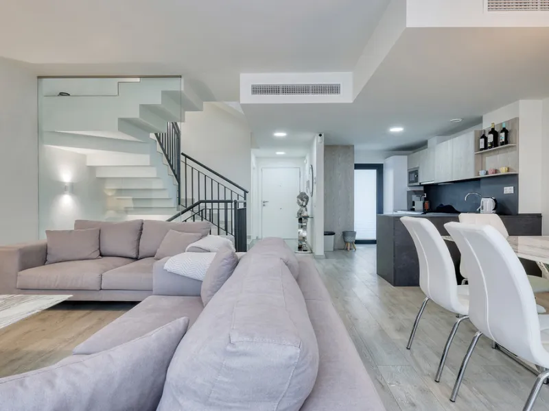 This stylish three bedroom townhouse is set within the popular Golden View I development, an elevated residential community known for its open sea views that stretch all the way to Gibraltar and the coast of Morocco. Thanks to its southwest facing orienta