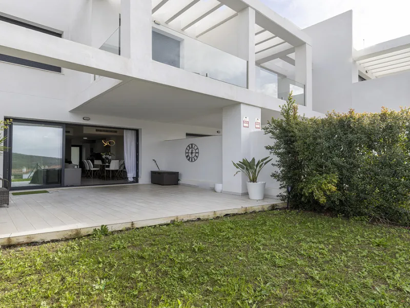 This stylish three bedroom townhouse is set within the popular Golden View I development, an elevated residential community known for its open sea views that stretch all the way to Gibraltar and the coast of Morocco. Thanks to its southwest facing orienta