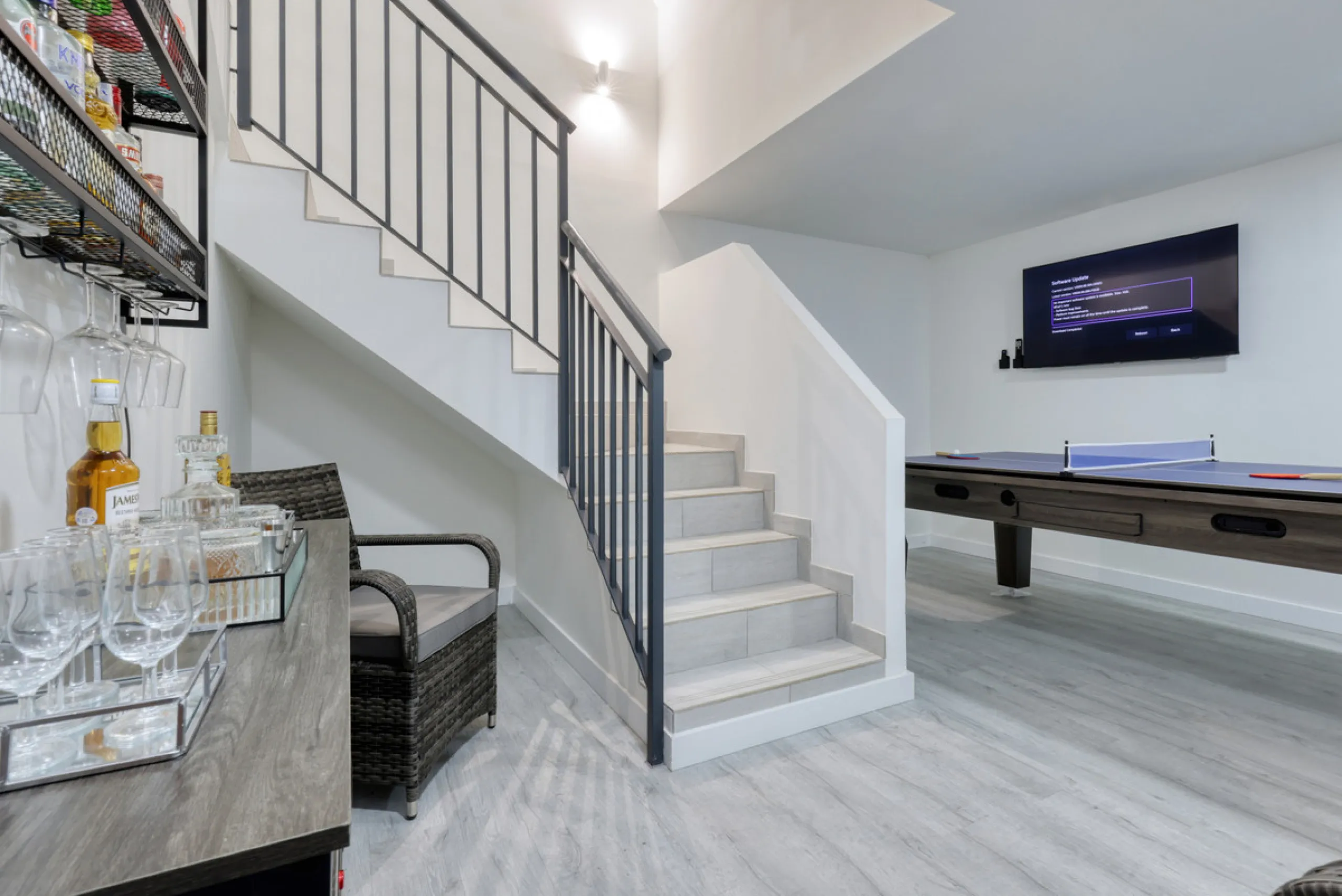 This stylish three bedroom townhouse is set within the popular Golden View I development, an elevated residential community known for its open sea views that stretch all the way to Gibraltar and the coast of Morocco. Thanks to its southwest facing orienta