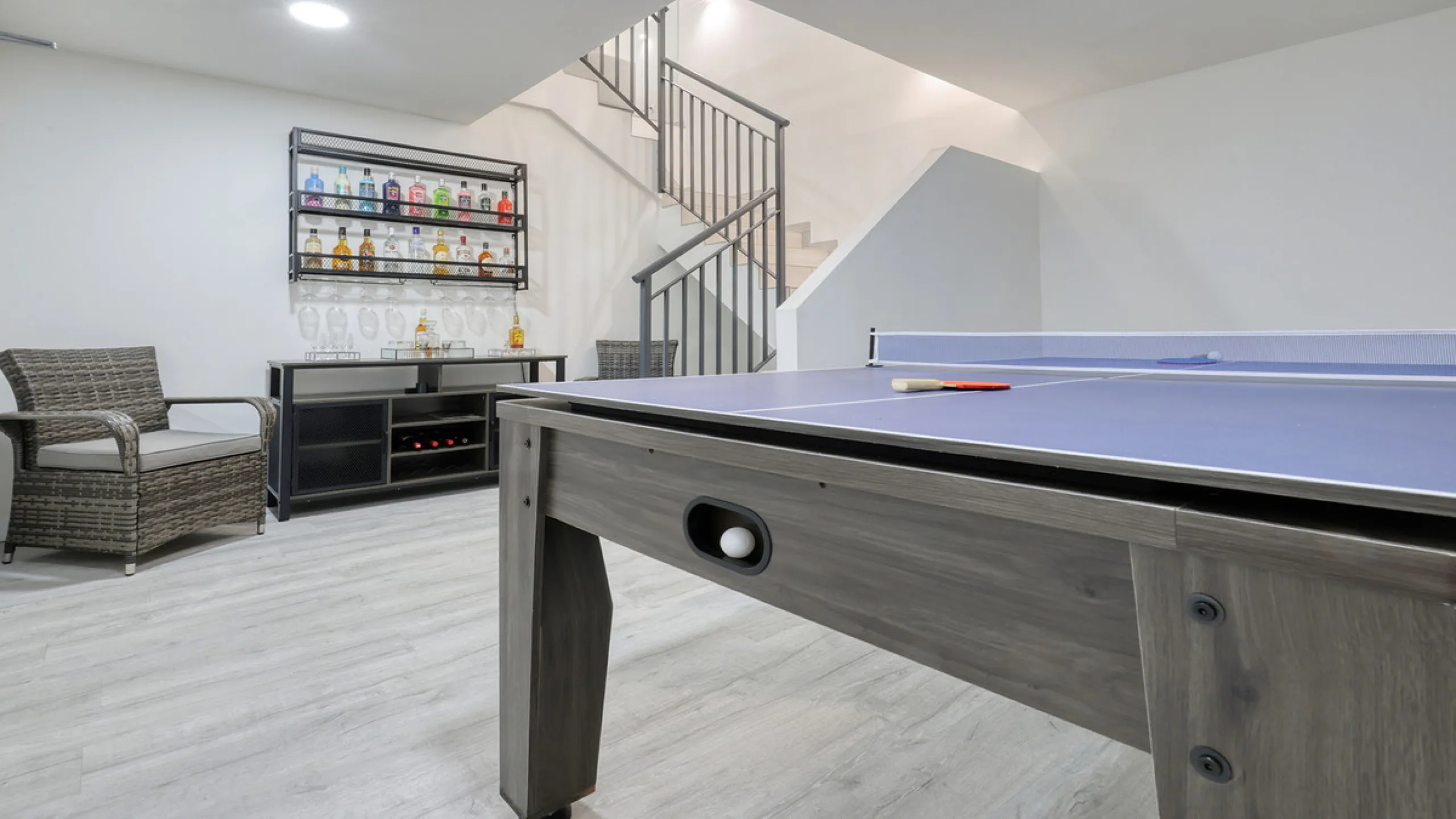 This stylish three bedroom townhouse is set within the popular Golden View I development, an elevated residential community known for its open sea views that stretch all the way to Gibraltar and the coast of Morocco. Thanks to its southwest facing orienta