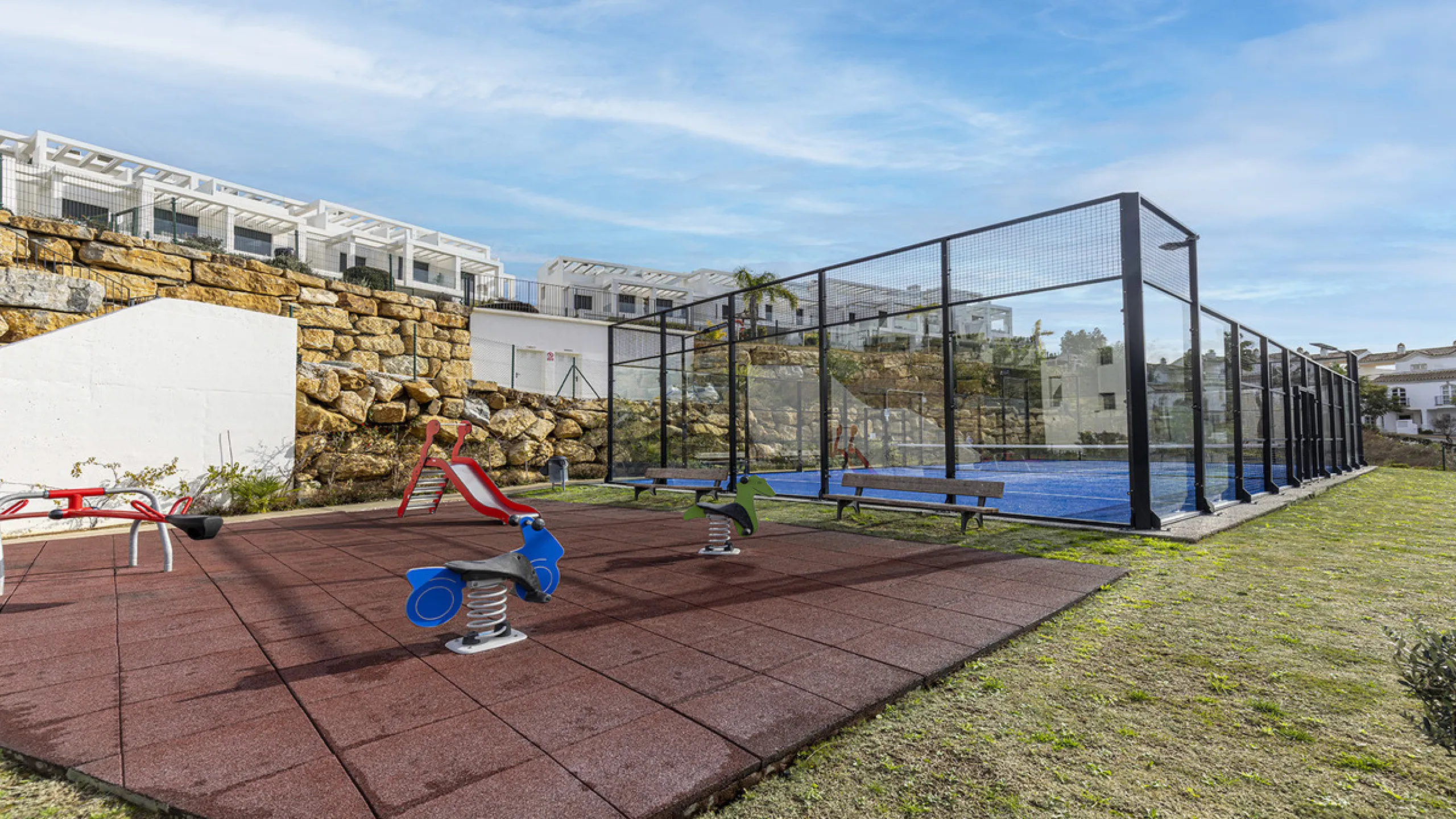 This stylish three bedroom townhouse is set within the popular Golden View I development, an elevated residential community known for its open sea views that stretch all the way to Gibraltar and the coast of Morocco. Thanks to its southwest facing orienta