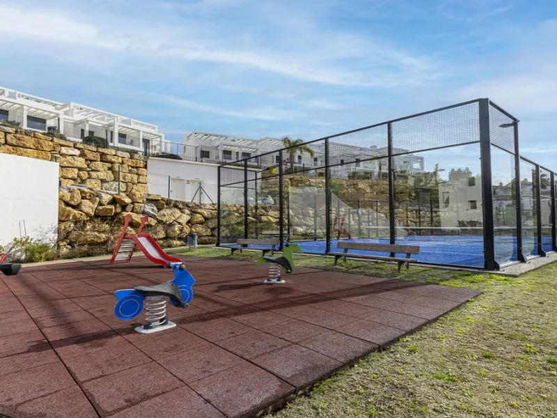 This stylish three bedroom townhouse is set within the popular Golden View I development, an elevated residential community known for its open sea views that stretch all the way to Gibraltar and the coast of Morocco. Thanks to its southwest facing orienta