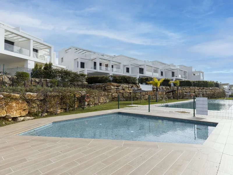 This stylish three bedroom townhouse is set within the popular Golden View I development, an elevated residential community known for its open sea views that stretch all the way to Gibraltar and the coast of Morocco. Thanks to its southwest facing orienta