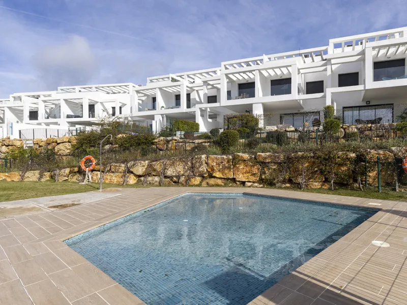 This stylish three bedroom townhouse is set within the popular Golden View I development, an elevated residential community known for its open sea views that stretch all the way to Gibraltar and the coast of Morocco. Thanks to its southwest facing orienta