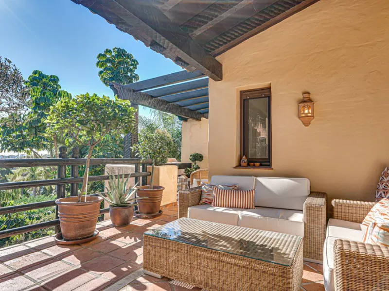 Apartment - Penthouse Duplex в продаже в Estepona, Málaga. В доме 3 спален и 3 ванных комнат. Площадь дома 210 м²