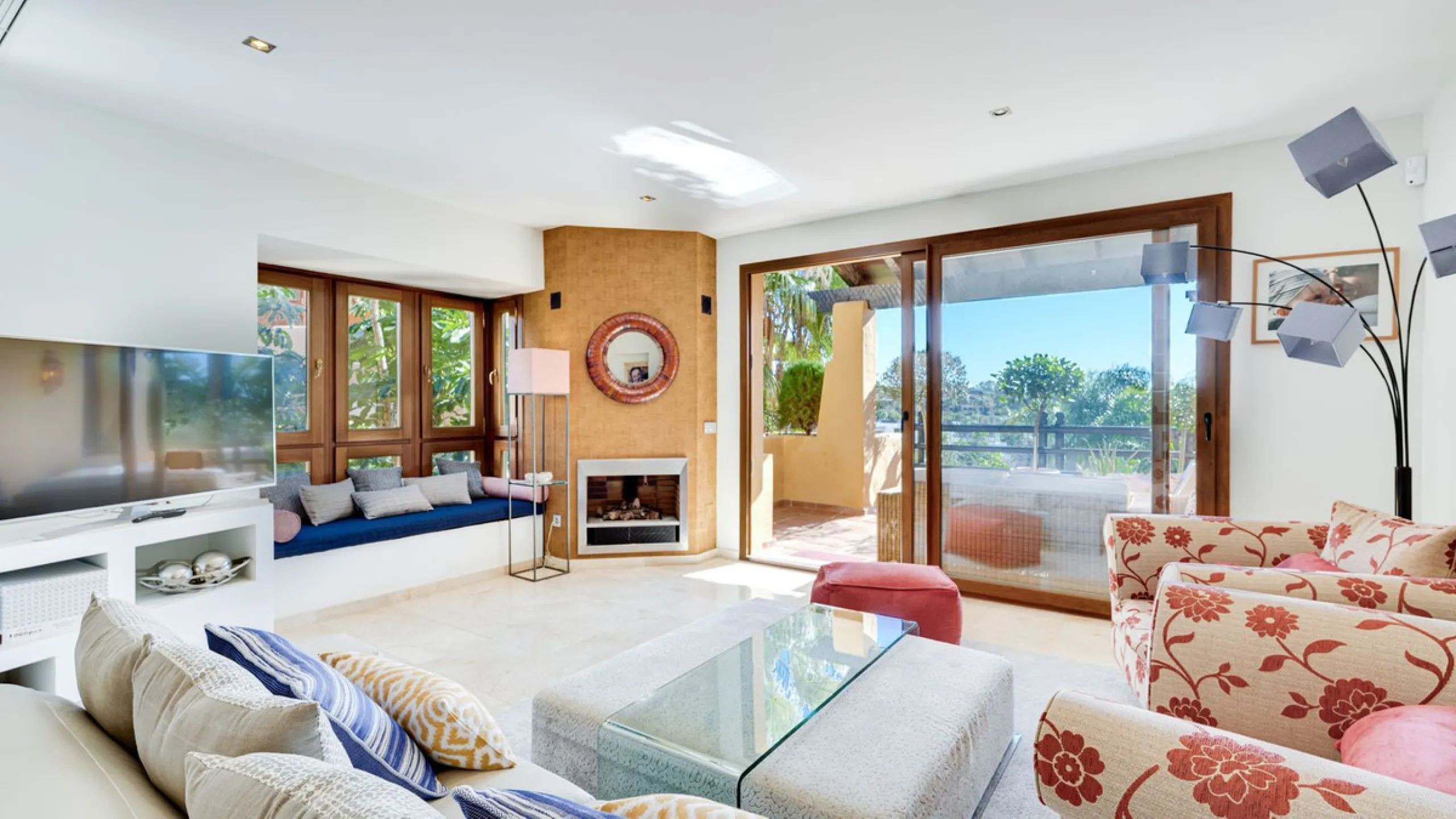 Apartment - Penthouse Duplex в продаже в Estepona, Málaga. В доме 3 спален и 3 ванных комнат. Площадь дома 210 м²