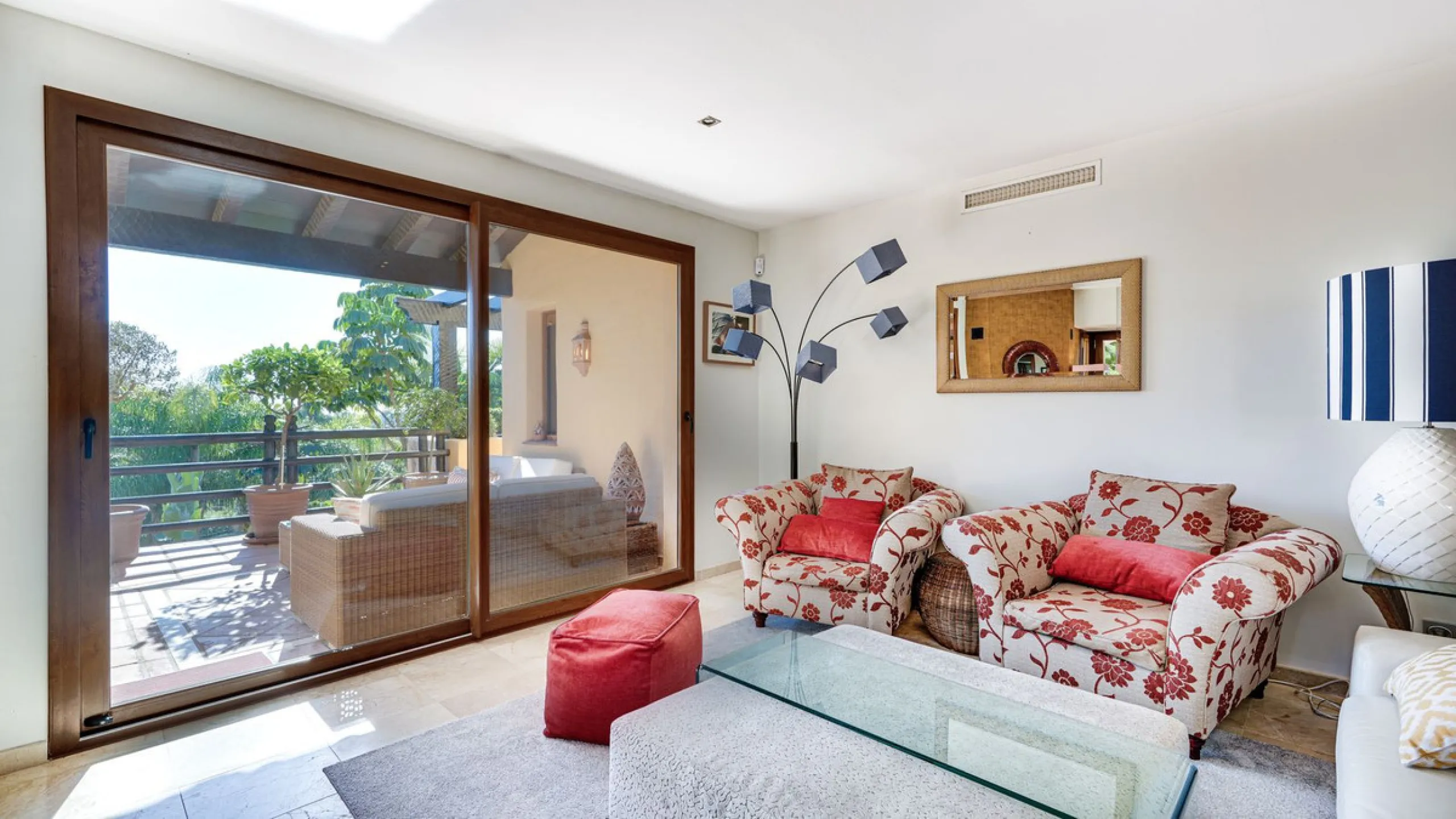 Apartment - Penthouse Duplex в продаже в Estepona, Málaga. В доме 3 спален и 3 ванных комнат. Площадь дома 210 м²