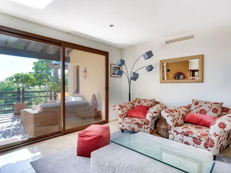 Apartment - Penthouse Duplex в продаже в Estepona, Málaga. В доме 3 спален и 3 ванных комнат. Площадь дома 210 м²