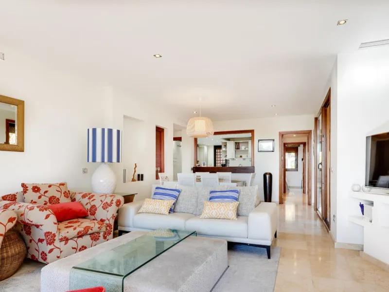 Apartment - Penthouse Duplex в продаже в Estepona, Málaga. В доме 3 спален и 3 ванных комнат. Площадь дома 210 м²
