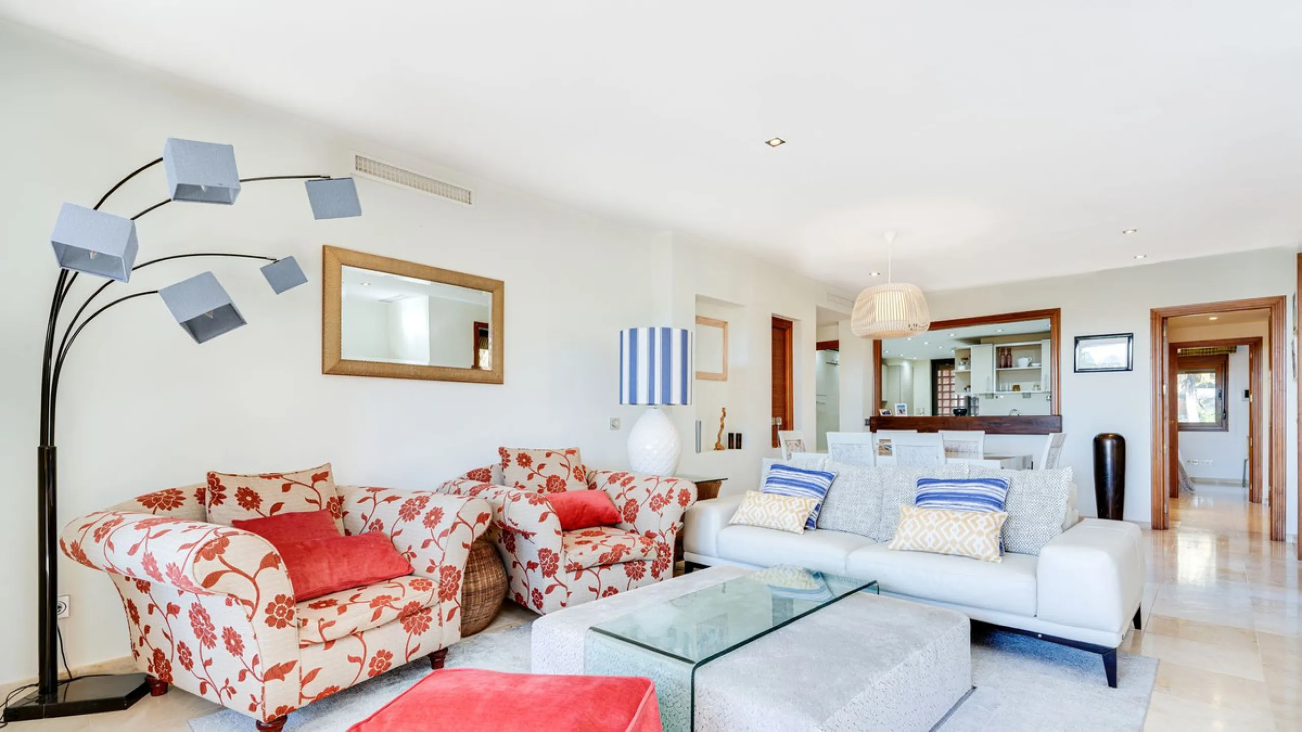 Apartment - Penthouse Duplex в продаже в Estepona, Málaga. В доме 3 спален и 3 ванных комнат. Площадь дома 210 м²