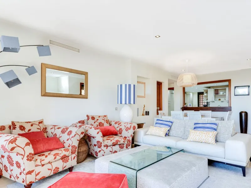 Apartment - Penthouse Duplex в продаже в Estepona, Málaga. В доме 3 спален и 3 ванных комнат. Площадь дома 210 м²