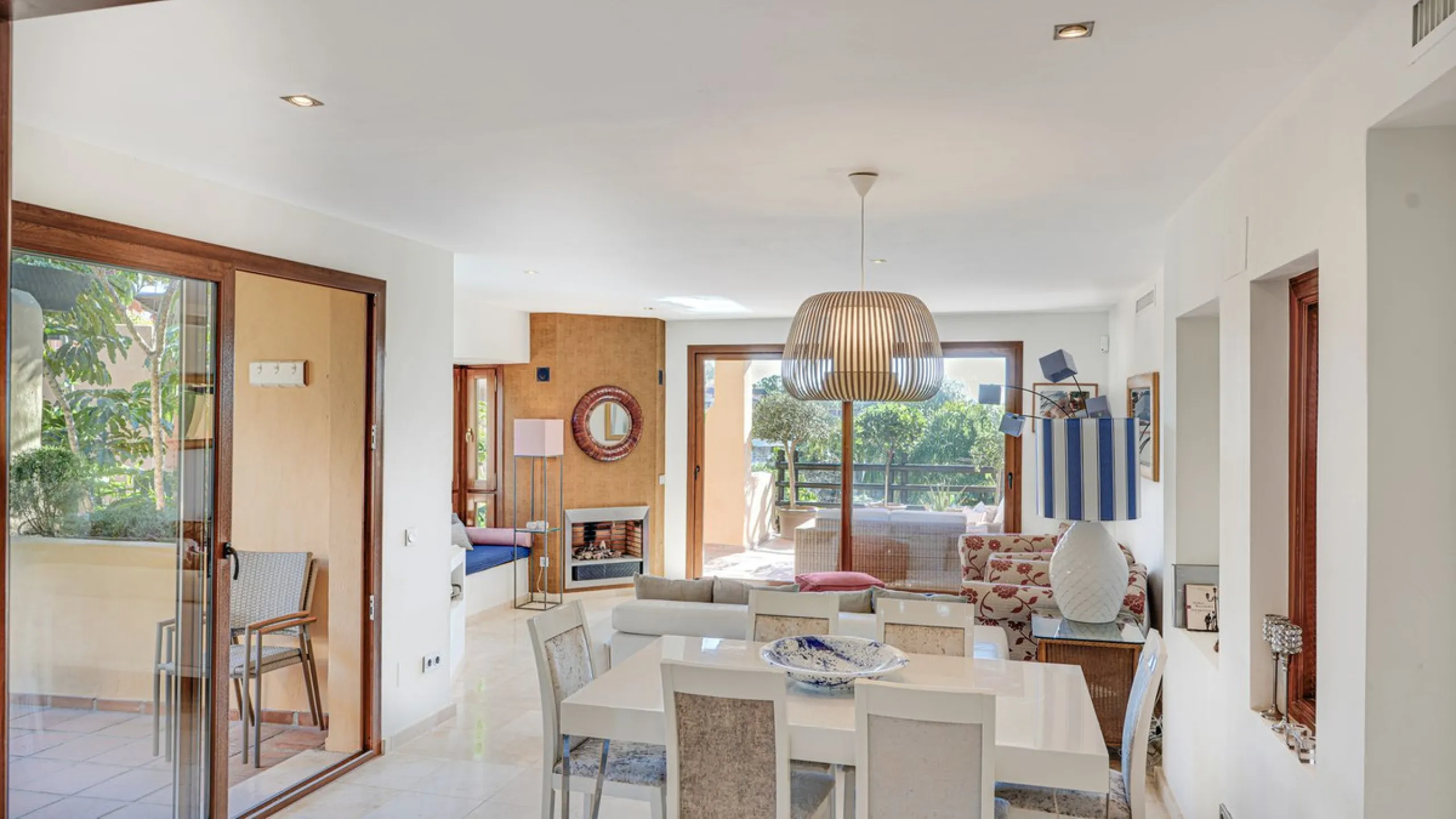 Apartment - Penthouse Duplex в продаже в Estepona, Málaga. В доме 3 спален и 3 ванных комнат. Площадь дома 210 м²