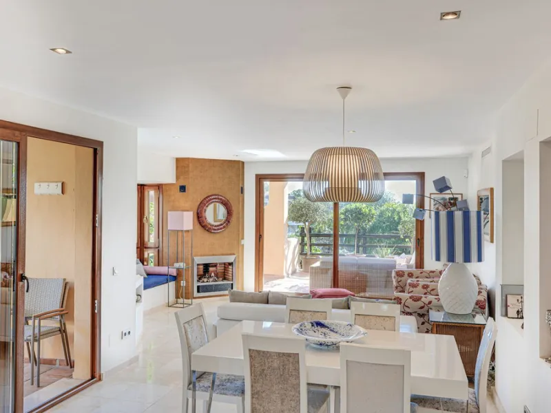 Apartment - Penthouse Duplex в продаже в Estepona, Málaga. В доме 3 спален и 3 ванных комнат. Площадь дома 210 м²