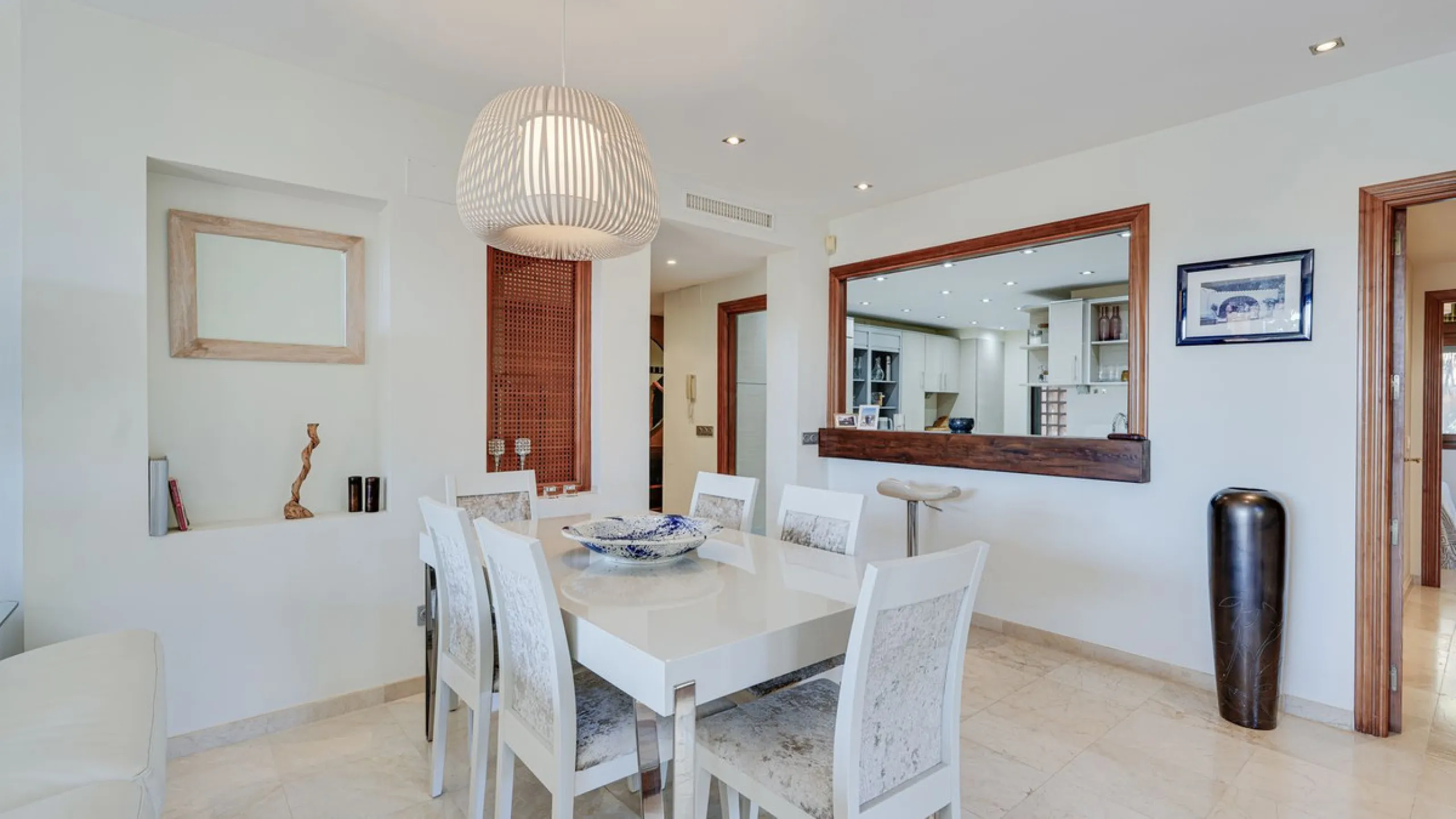 Apartment - Penthouse Duplex в продаже в Estepona, Málaga. В доме 3 спален и 3 ванных комнат. Площадь дома 210 м²