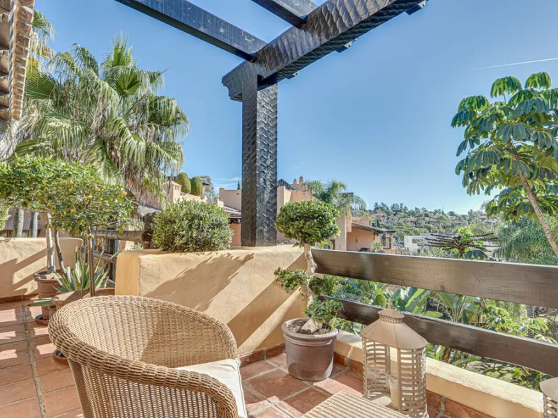 Apartment - Penthouse Duplex в продаже в Estepona, Málaga. В доме 3 спален и 3 ванных комнат. Площадь дома 210 м²