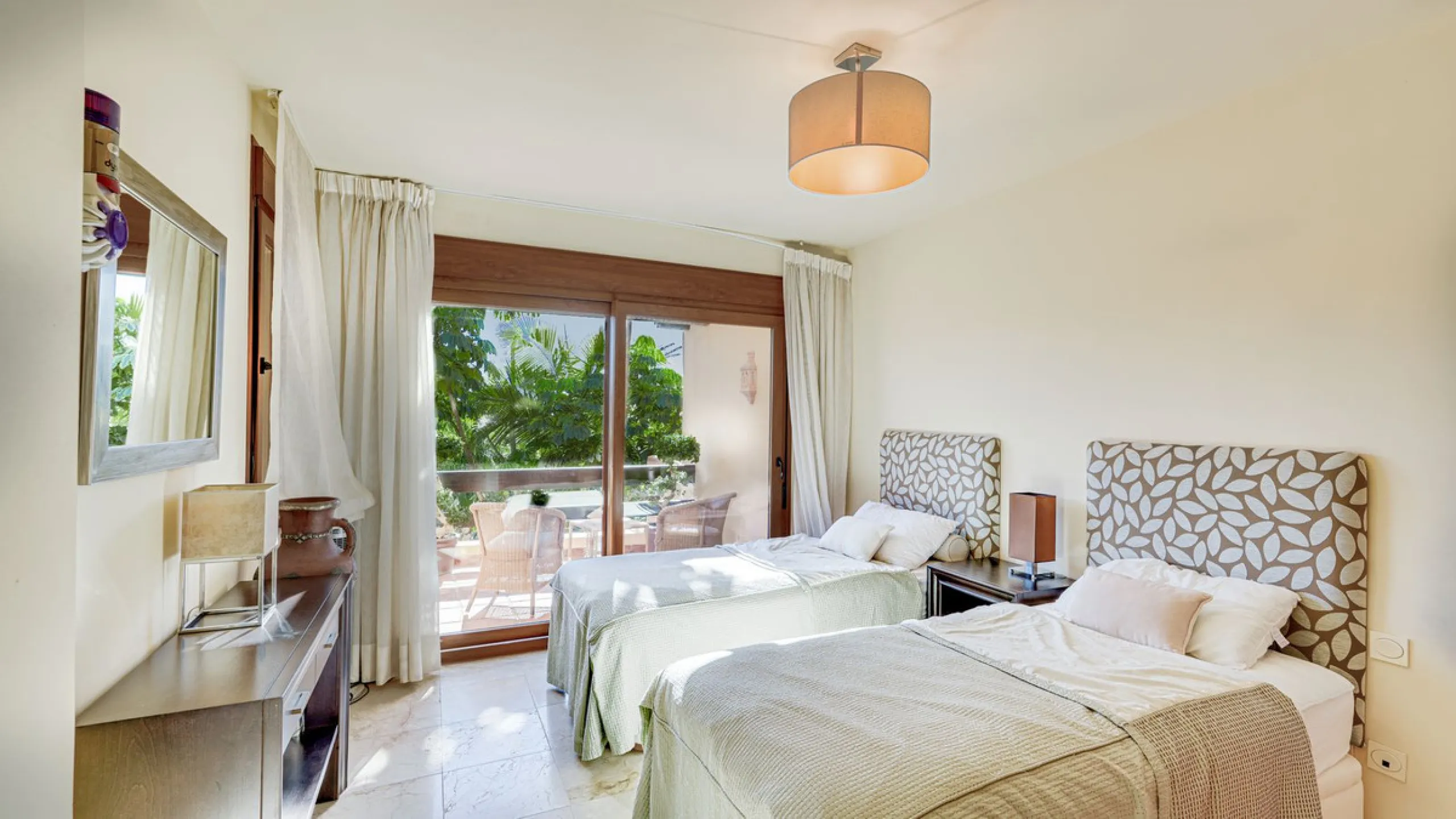 Apartment - Penthouse Duplex в продаже в Estepona, Málaga. В доме 3 спален и 3 ванных комнат. Площадь дома 210 м²