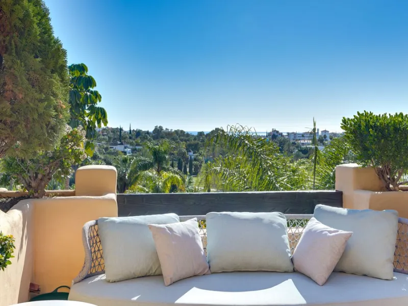 Apartment - Penthouse Duplex в продаже в Estepona, Málaga. В доме 3 спален и 3 ванных комнат. Площадь дома 210 м²