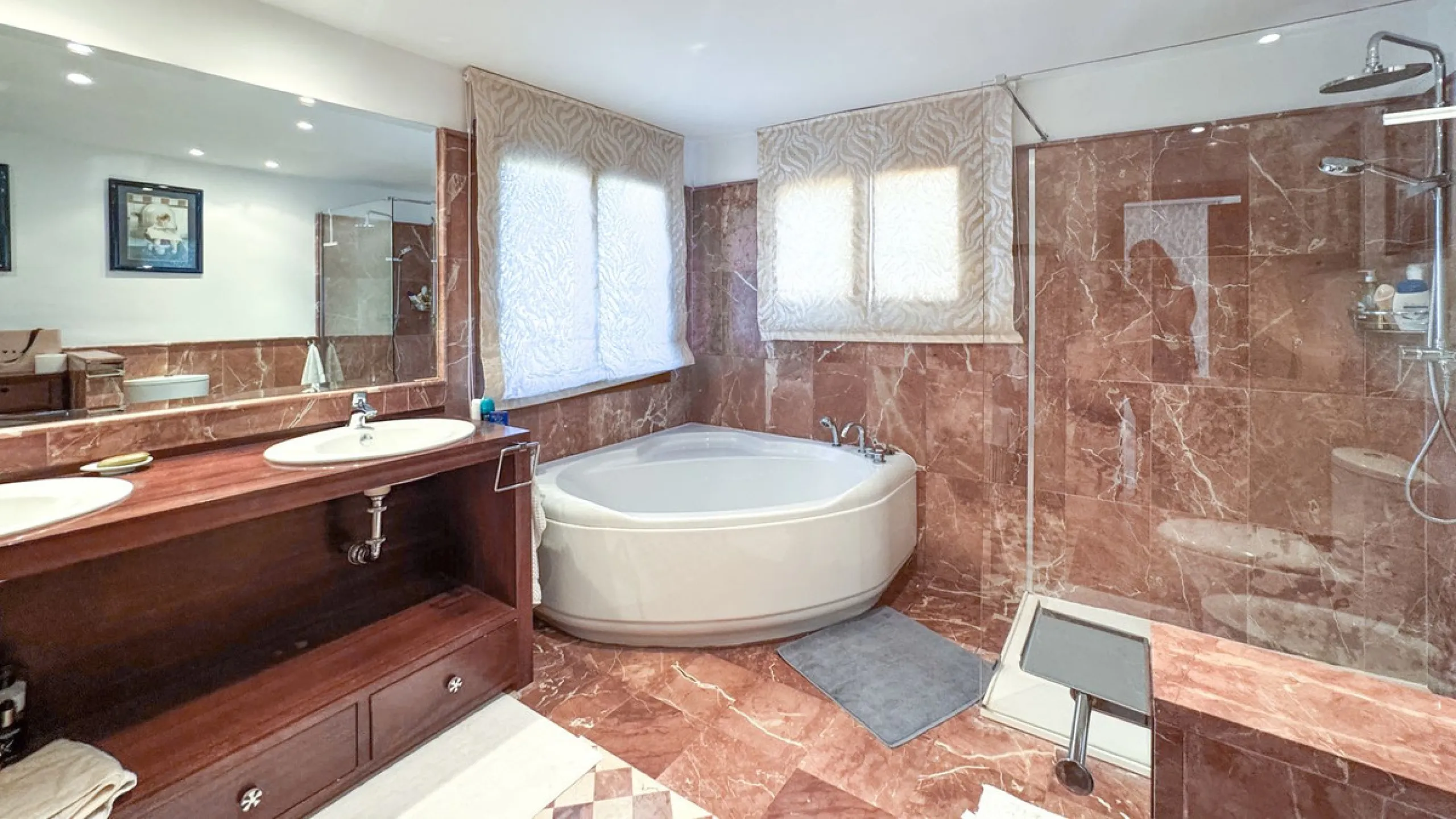 Apartment - Penthouse Duplex в продаже в Estepona, Málaga. В доме 3 спален и 3 ванных комнат. Площадь дома 210 м²