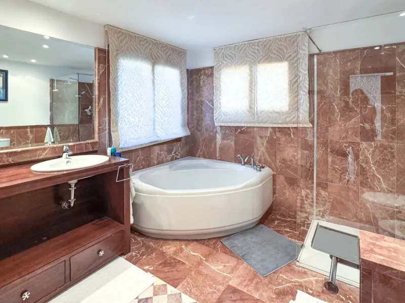 Apartment - Penthouse Duplex в продаже в Estepona, Málaga. В доме 3 спален и 3 ванных комнат. Площадь дома 210 м²