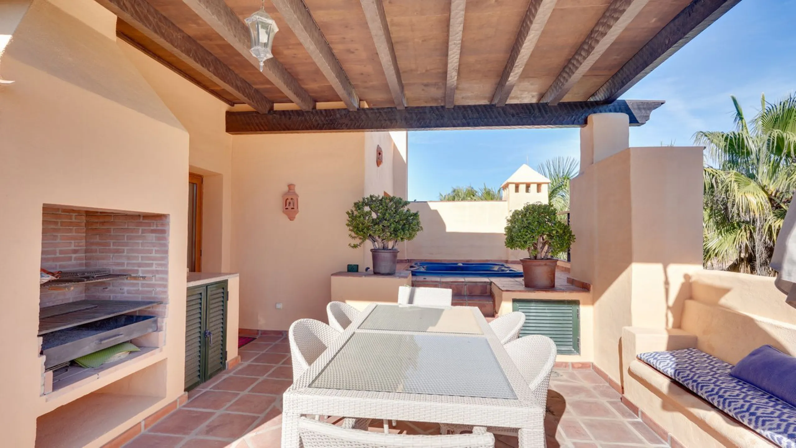 Apartment - Penthouse Duplex в продаже в Estepona, Málaga. В доме 3 спален и 3 ванных комнат. Площадь дома 210 м²