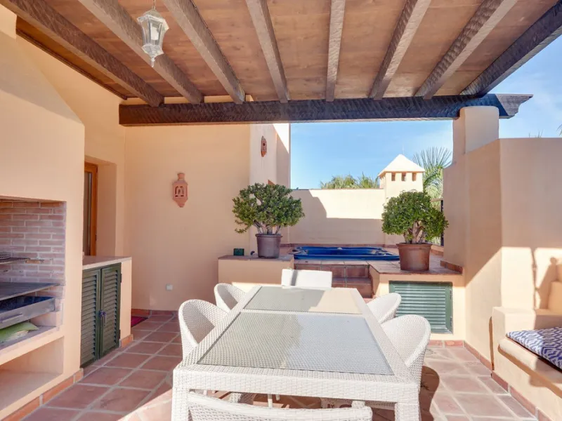 Apartment - Penthouse Duplex в продаже в Estepona, Málaga. В доме 3 спален и 3 ванных комнат. Площадь дома 210 м²