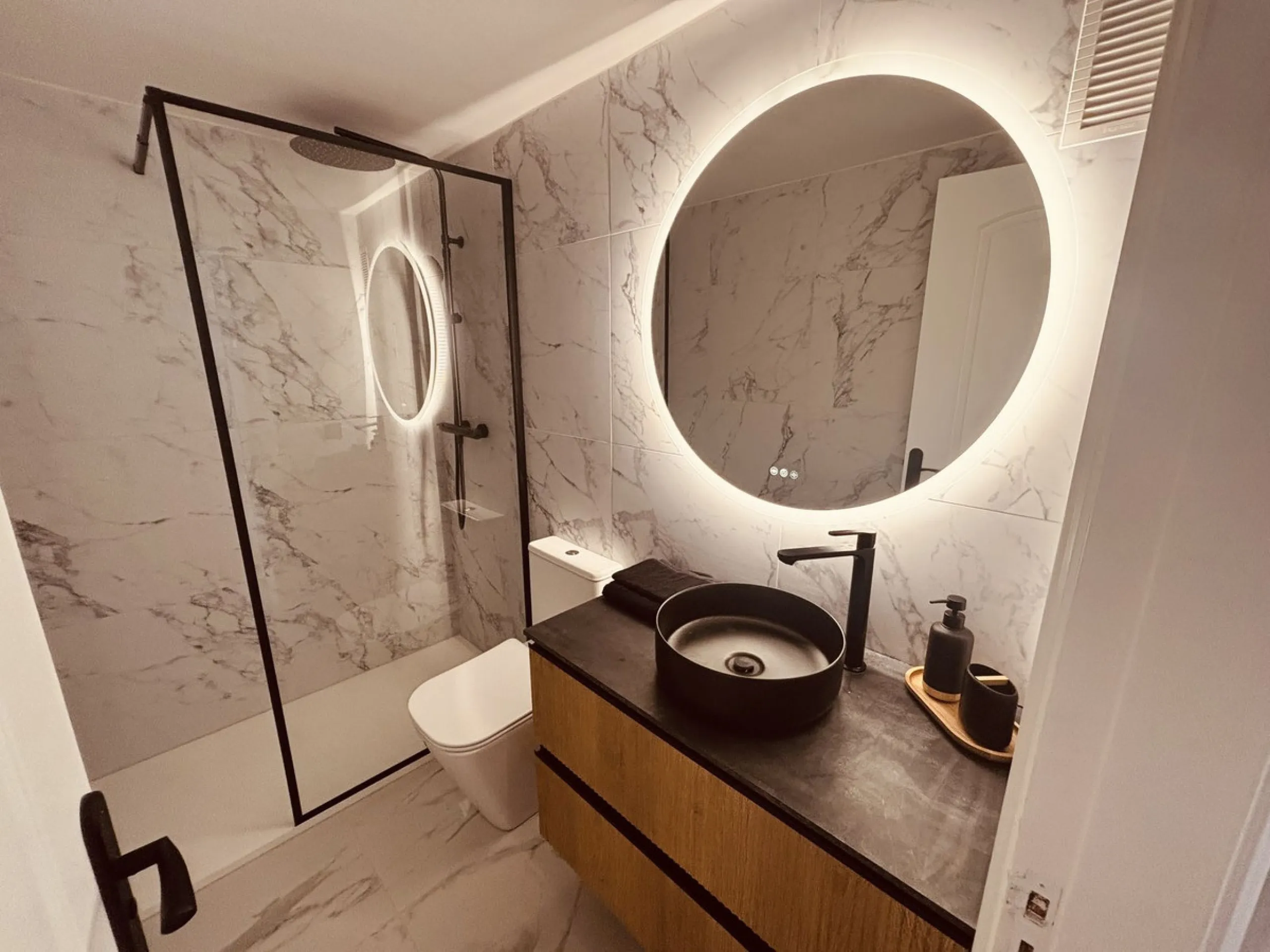 Stunning Renovated Apartment with Sea and Pool Views – Calahonda