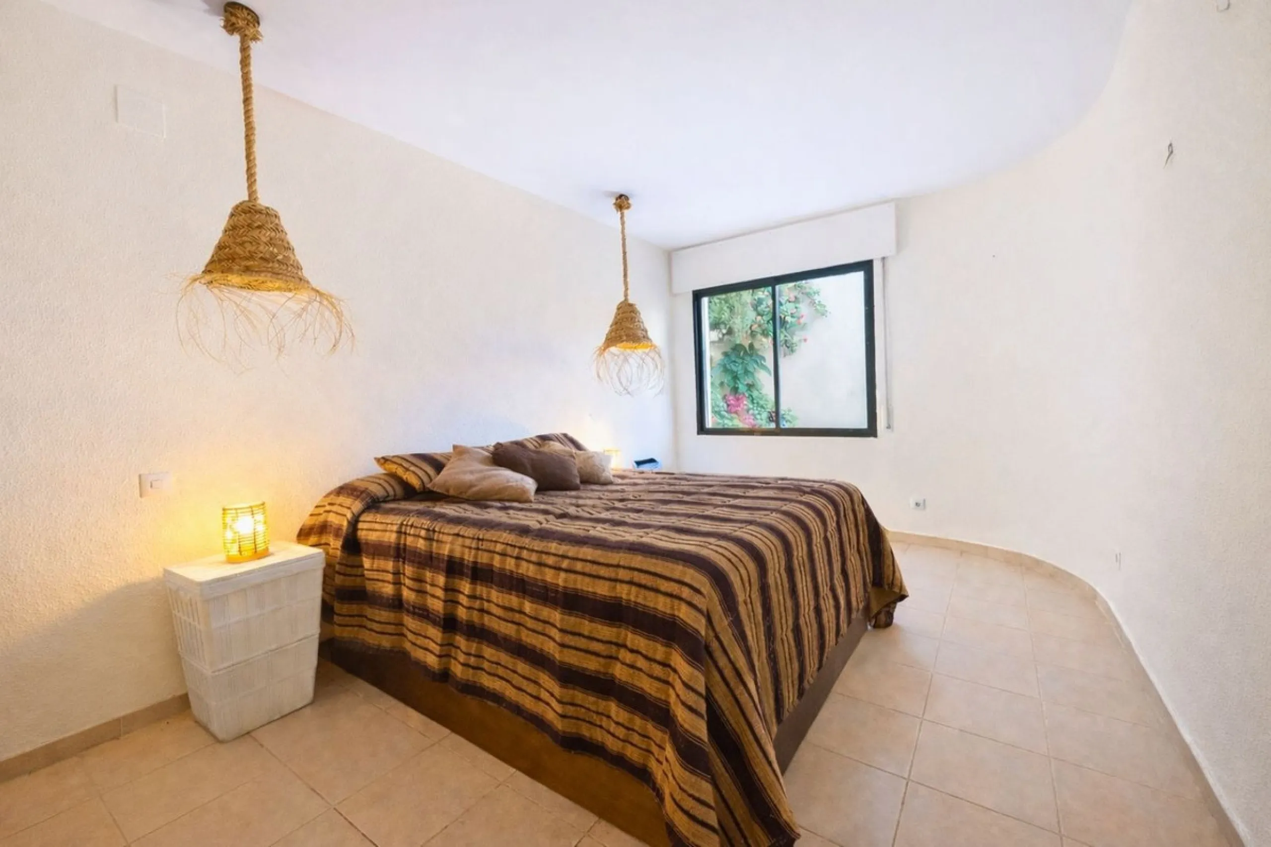 Apartment - Middle Floor Apartment в продаже в Marbella, Málaga. В доме 2 спален и 1 ванных комнат. Площадь дома 110 м²