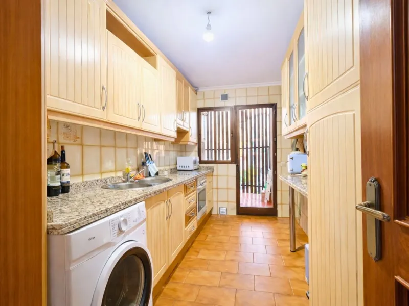 Apartment - Middle Floor Apartment в продаже в Marbella, Málaga. В доме 2 спален и 1 ванных комнат. Площадь дома 110 м²
