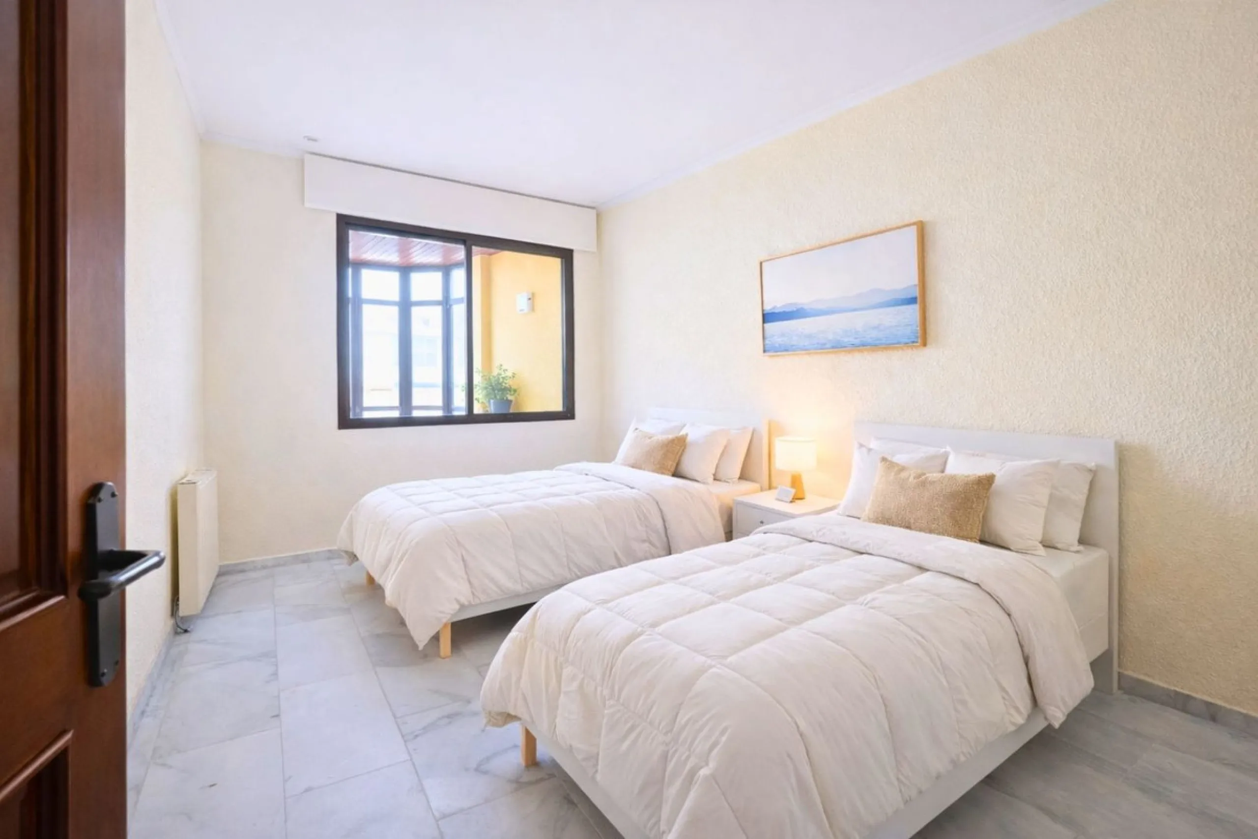 Apartment - Middle Floor Apartment в продаже в Marbella, Málaga. В доме 2 спален и 1 ванных комнат. Площадь дома 110 м²
