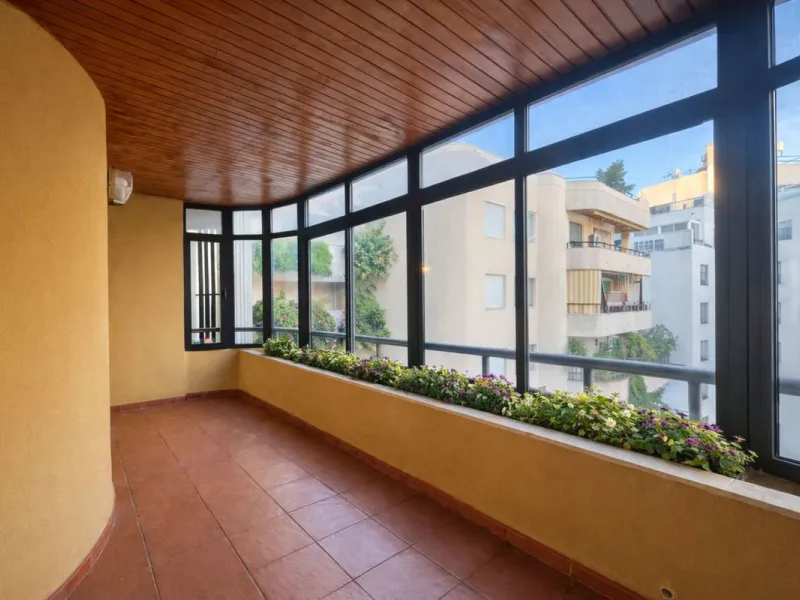 Apartment - Middle Floor Apartment в продаже в Marbella, Málaga. В доме 2 спален и 1 ванных комнат. Площадь дома 110 м²