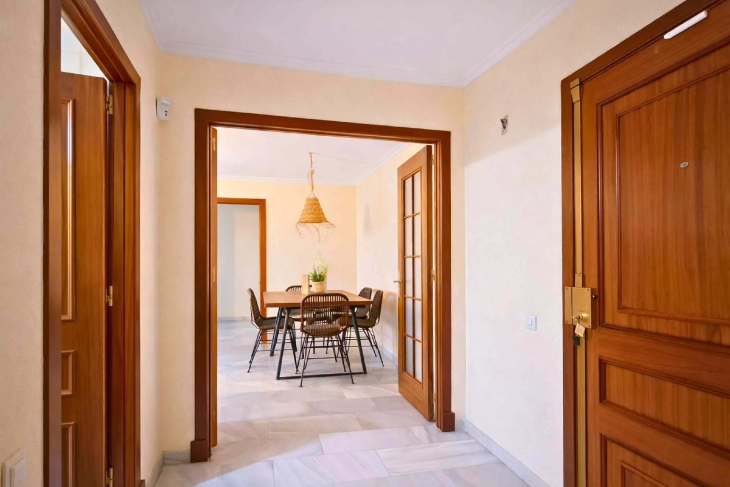 Apartment - Middle Floor Apartment в продаже в Marbella, Málaga. В доме 2 спален и 1 ванных комнат. Площадь дома 110 м²