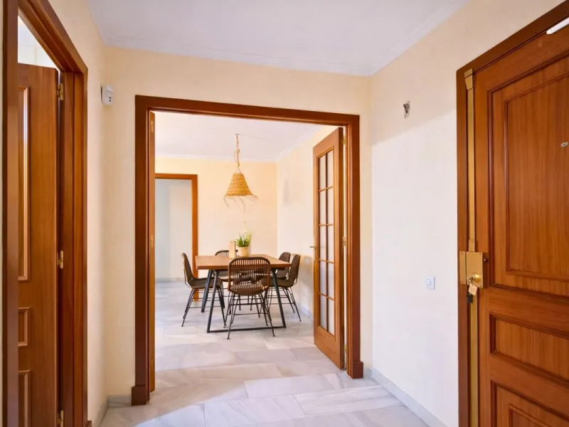 Apartment - Middle Floor Apartment в продаже в Marbella, Málaga. В доме 2 спален и 1 ванных комнат. Площадь дома 110 м²