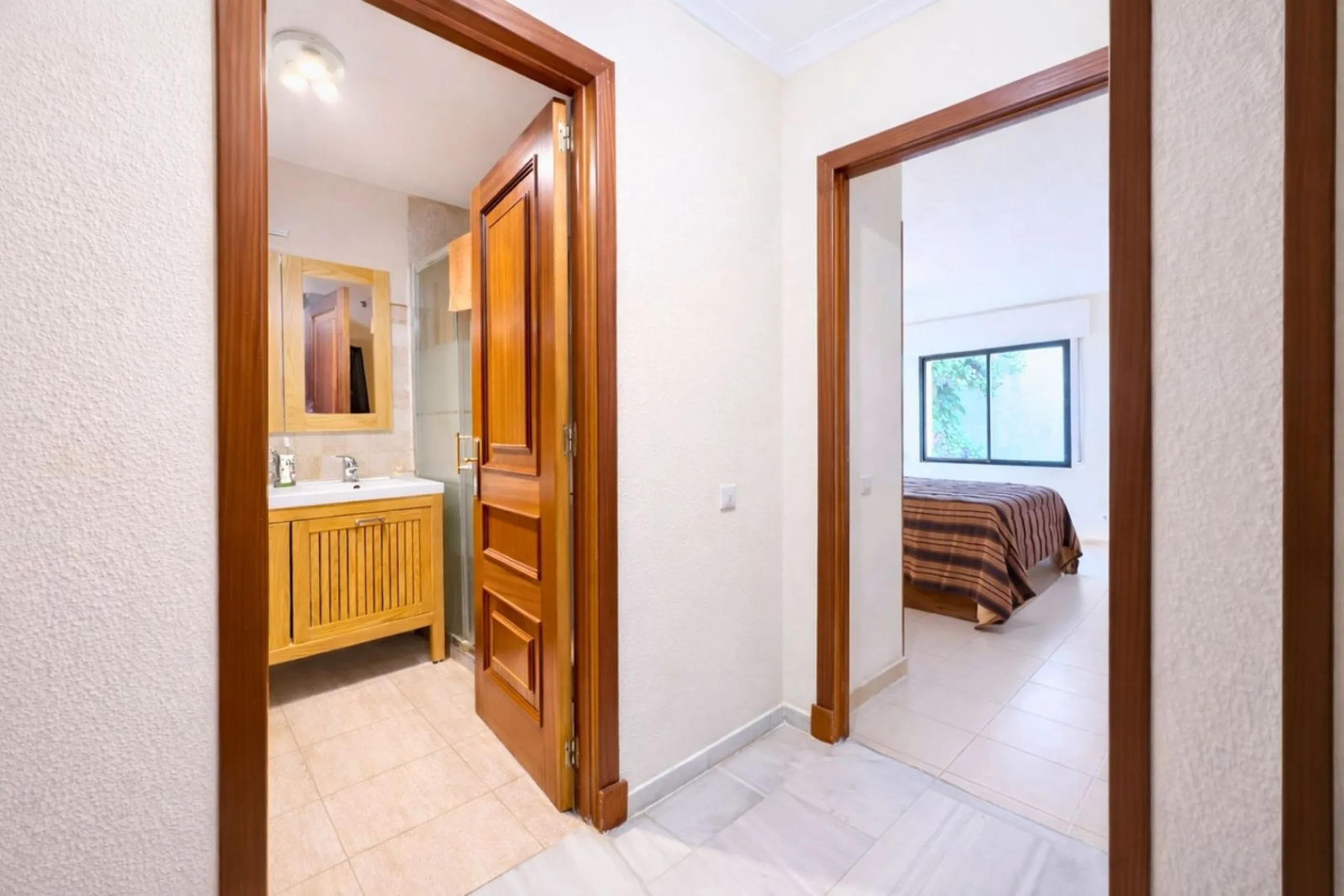 Apartment - Middle Floor Apartment в продаже в Marbella, Málaga. В доме 2 спален и 1 ванных комнат. Площадь дома 110 м²