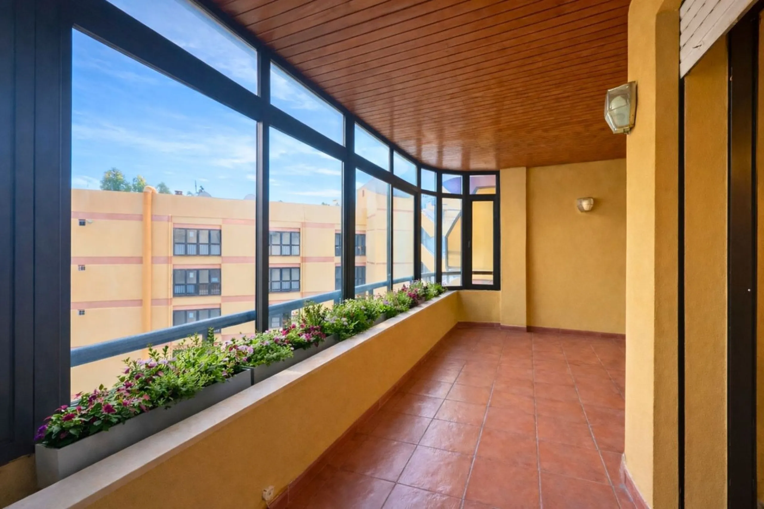 Apartment - Middle Floor Apartment в продаже в Marbella, Málaga. В доме 2 спален и 1 ванных комнат. Площадь дома 110 м²