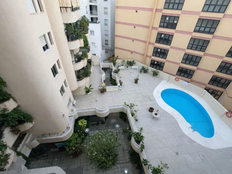 Apartment - Middle Floor Apartment в продаже в Marbella, Málaga. В доме 2 спален и 1 ванных комнат. Площадь дома 110 м²