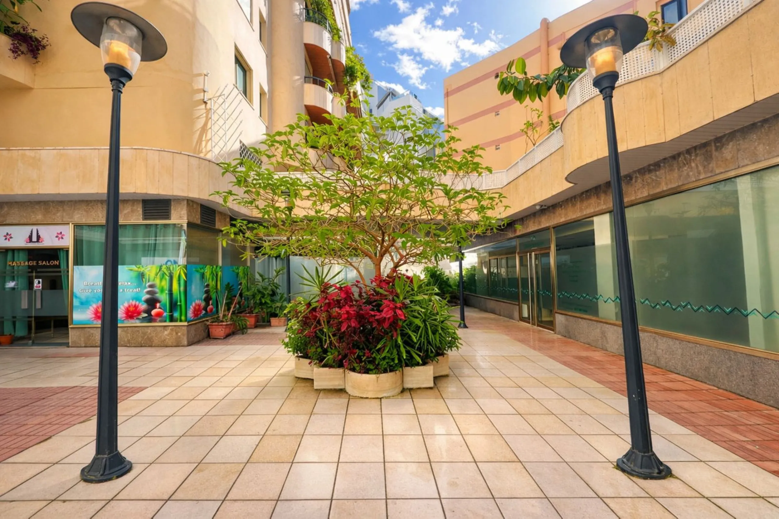 Apartment - Middle Floor Apartment в продаже в Marbella, Málaga. В доме 2 спален и 1 ванных комнат. Площадь дома 110 м²