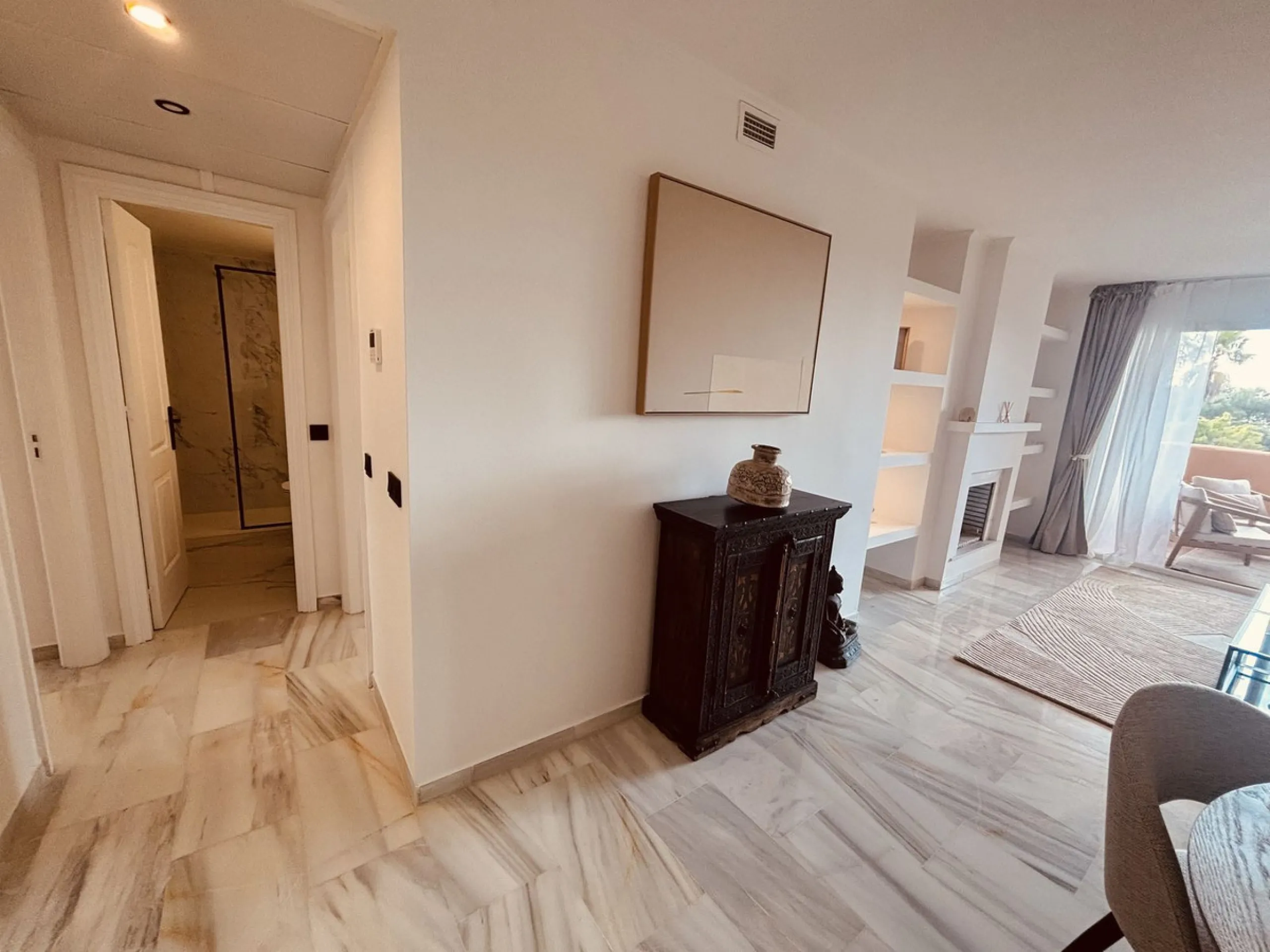 Stunning Renovated Apartment with Sea and Pool Views – Calahonda