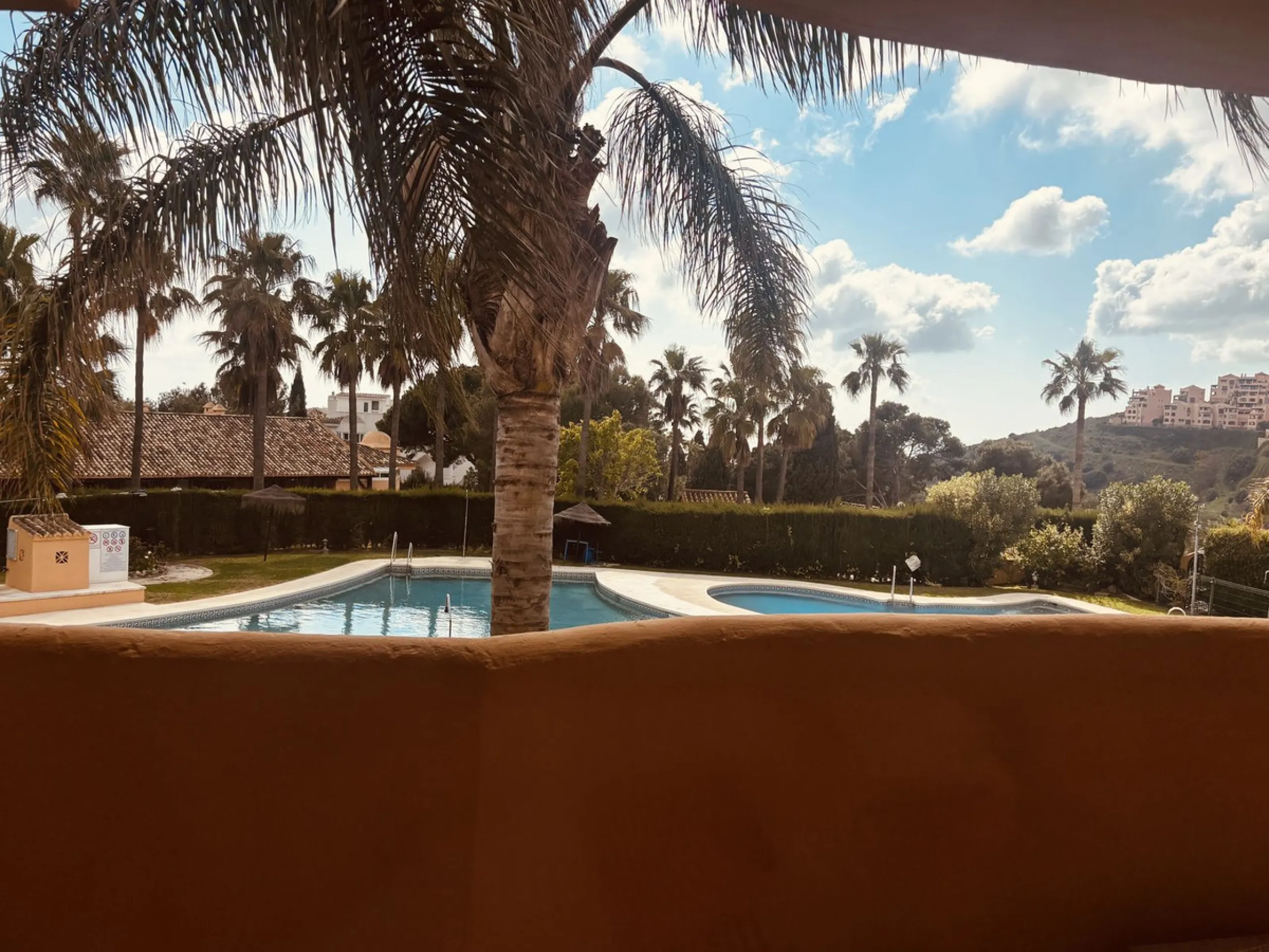 Stunning Renovated Apartment with Sea and Pool Views – Calahonda