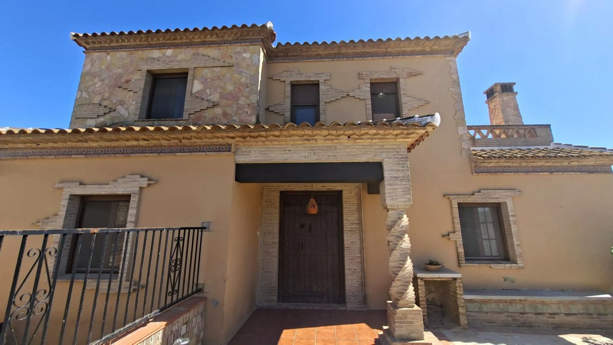 Detached Andalusian Villa with Private Pool and Traditional Charm