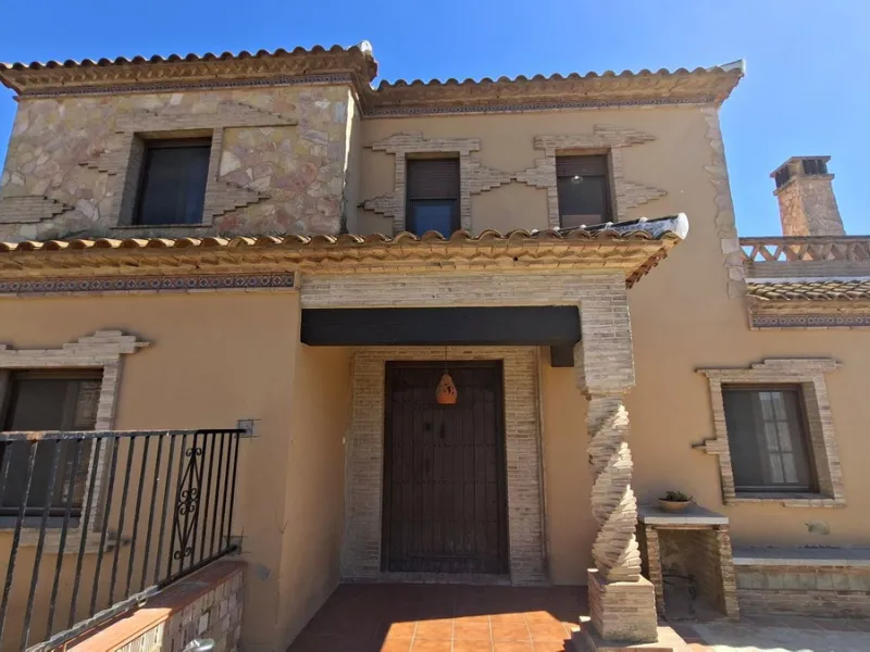 Detached Andalusian Villa with Private Pool and Traditional Charm