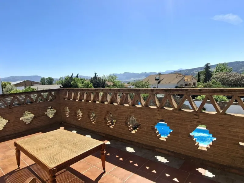 Detached Andalusian Villa with Private Pool and Traditional Charm