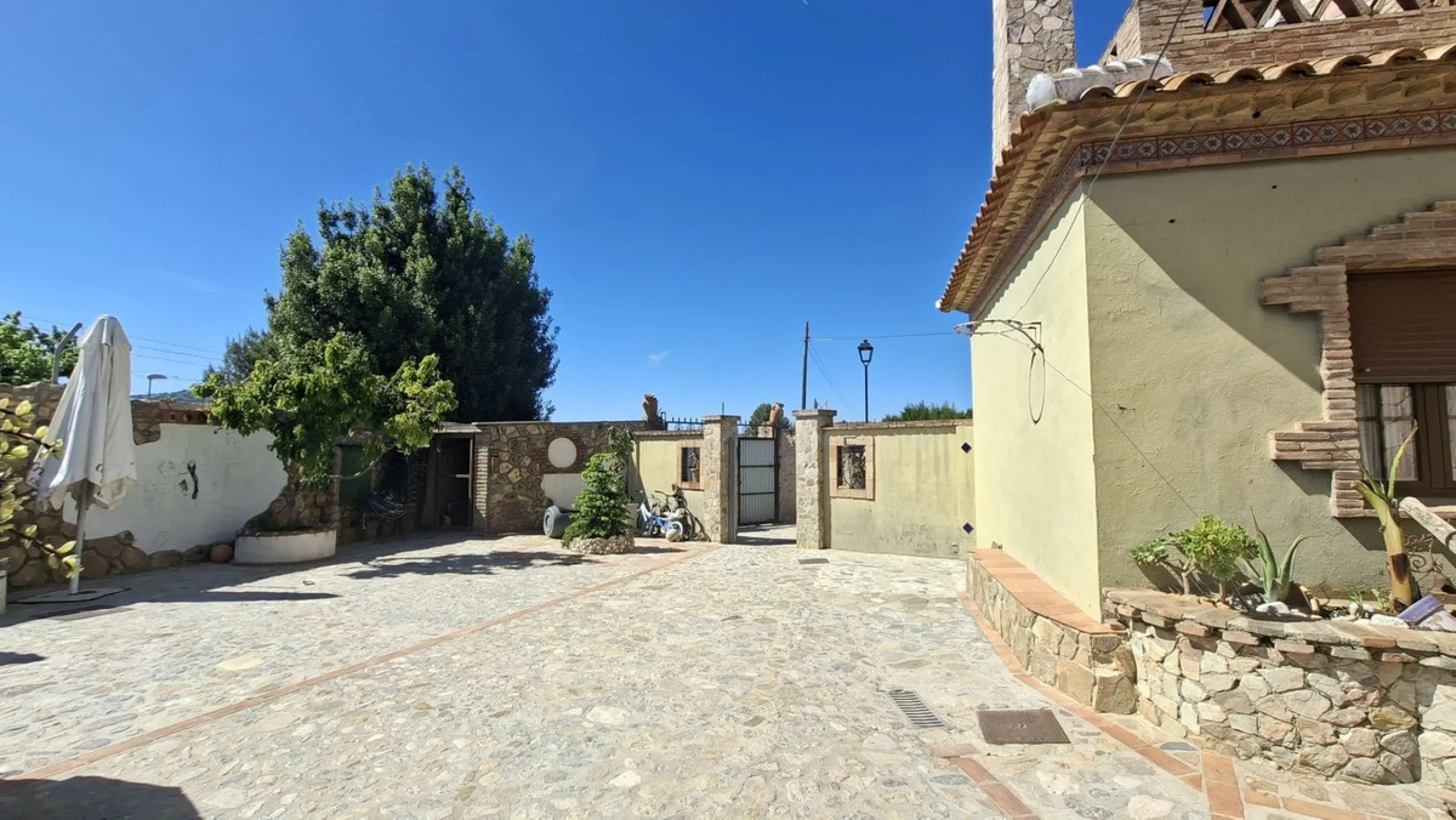 Detached Andalusian Villa with Private Pool and Traditional Charm