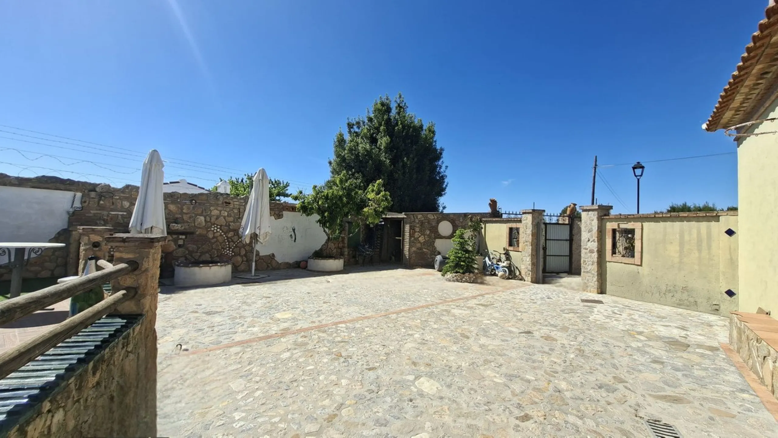 Detached Andalusian Villa with Private Pool and Traditional Charm